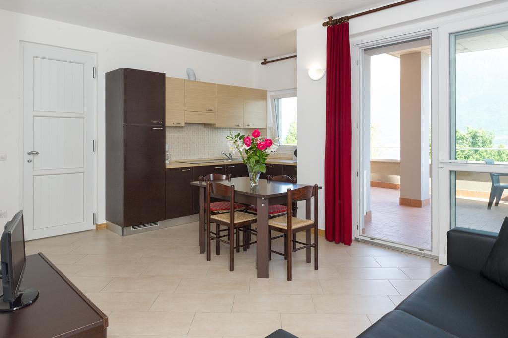 Residence Le Azalee & Spa Vercana Pokój zdjęcie