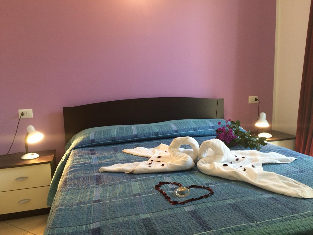 Residence Le Azalee & Spa Vercana Pokój zdjęcie